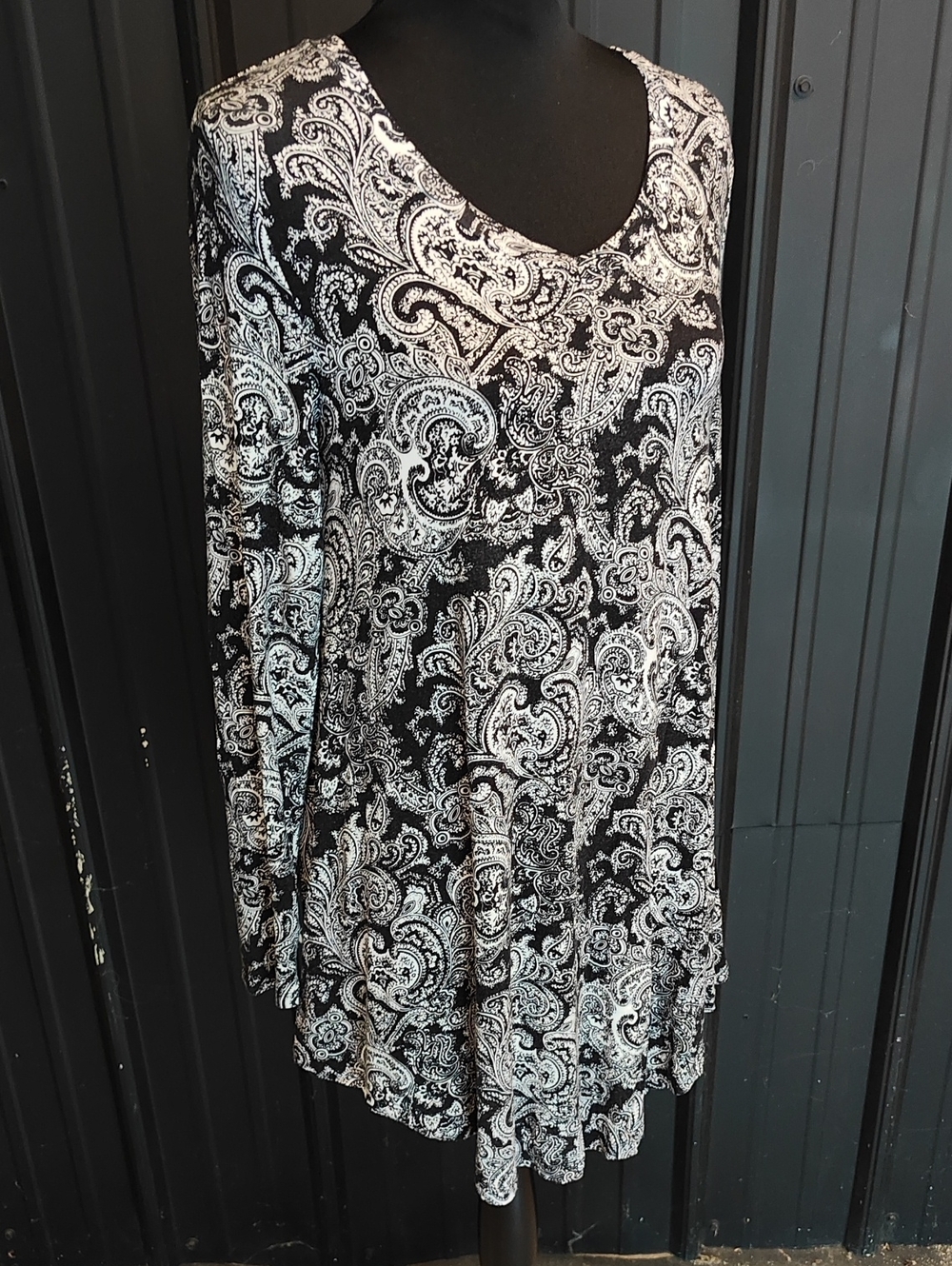 Black & White Paisley Scoop-Neck Tunic Top